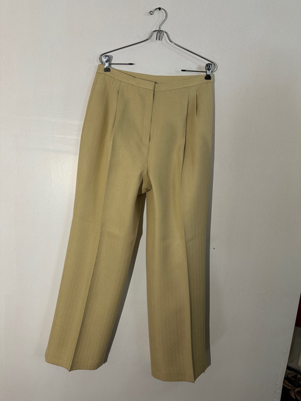 Le Suit Double-Breasted Suit Set in Light Beige - Picture 8 of 13
